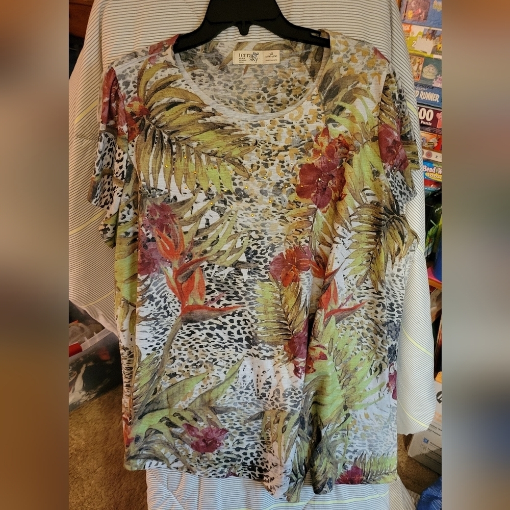 Terra & Sky 1X (16W-18W) Floral Gold Metal Accents on Bodice